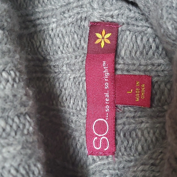 SO Womens Size Large Long Sleeve Grey Sweater - Picture 12 of 13